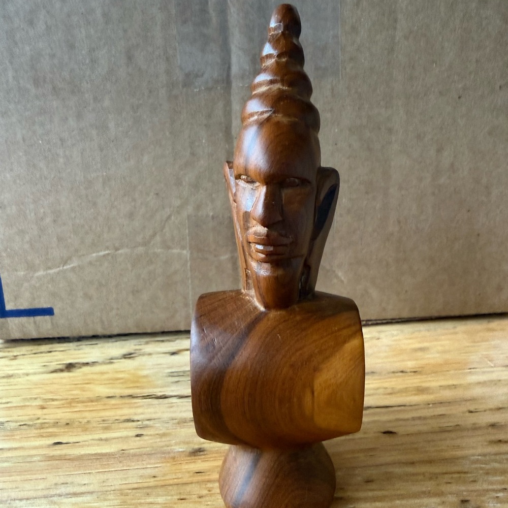 Vintage Mid-Century Hand-Carved Wooden African Sculpture (Decorative)